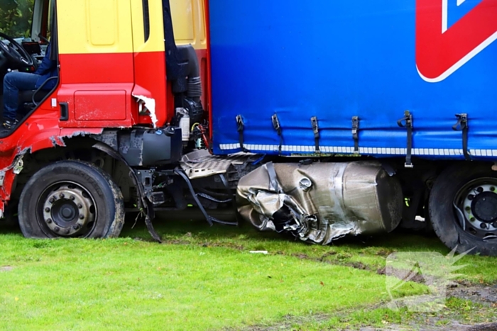 Zwaargewonde bij frontale aanrijding tussen vrachtwagen en personenauto