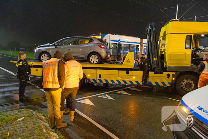 Tram ontspoord na aanrijding met personenauto