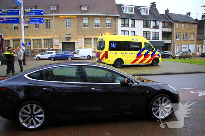 Fietser ten val bij aanrijding met auto