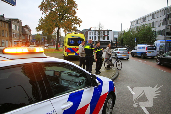 Fietser ten val bij aanrijding met auto