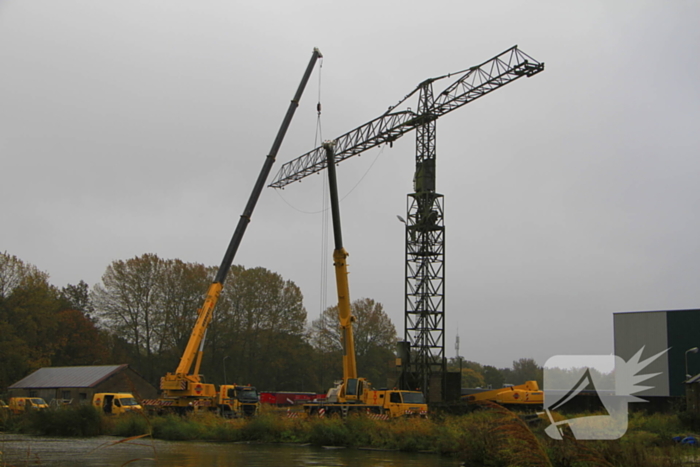 Demontage hijskraan op scheepswerf grote klus