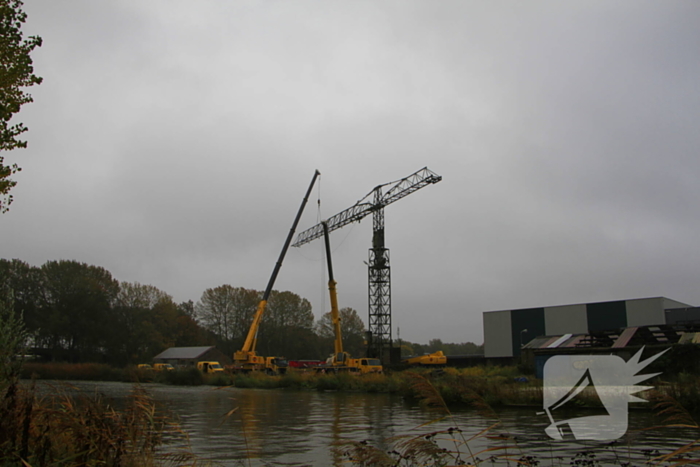 Demontage hijskraan op scheepswerf grote klus