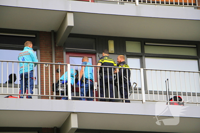 Politie ramt woning open voor ambulancedienst