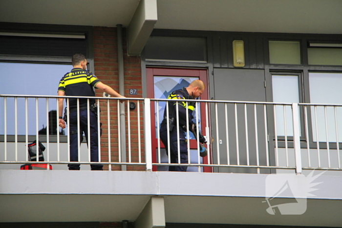 Politie ramt woning open voor ambulancedienst