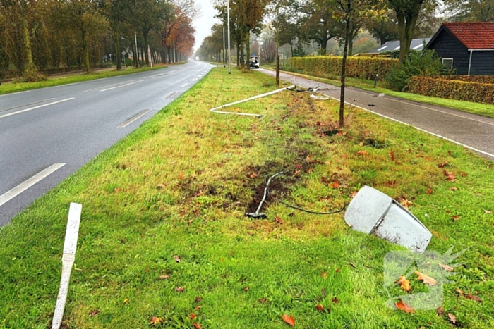 Auto zwaar beschadigd bij eenzijdig ongeval