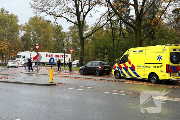 Automobilist rijdt door na scheppen van jonge fietster