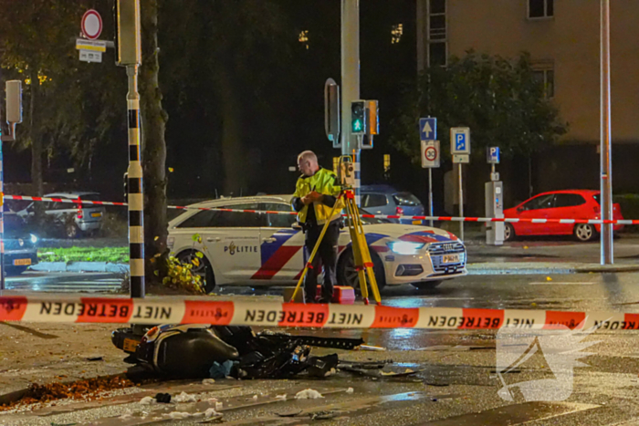 Zwaargewonden bij ernstige aanrijding tussen bestelbus en scooter