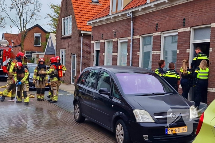 Bewoner probeert hulpdiensten te weren na brandmelding