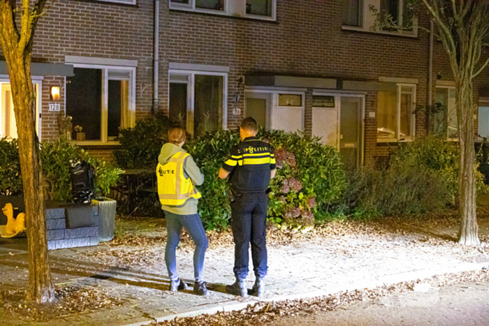 Politie valt woning binnen, drie aanhoudingen