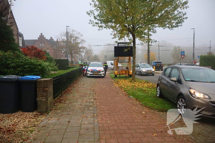 Fatbiker raakt gewond bij botsing met auto op rotonde