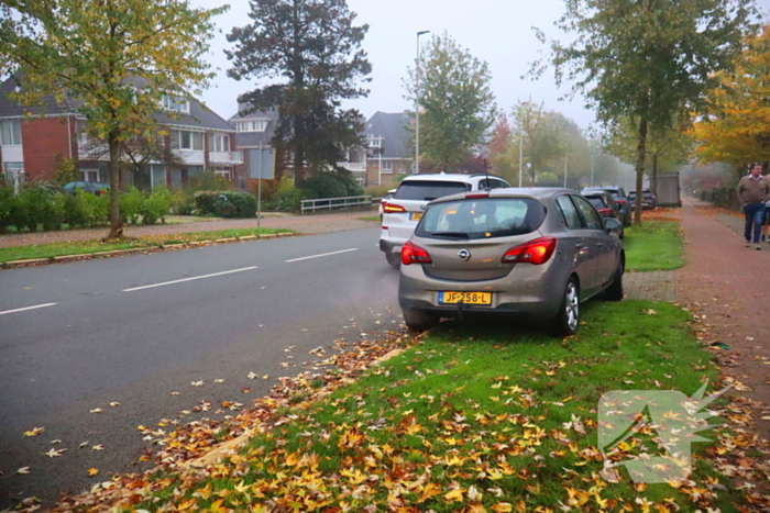 Fatbiker raakt gewond bij botsing met auto op rotonde