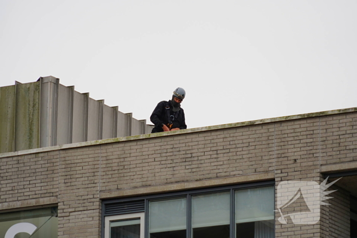 Man met verward gedrag in woning nabij winkelcentrum