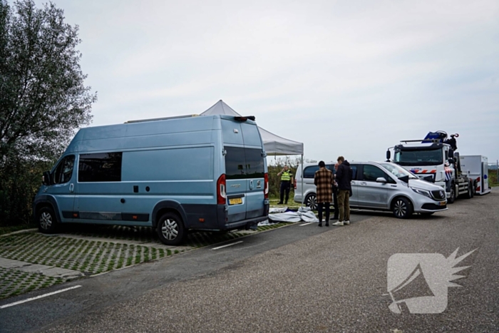 Overleden persoon aangetroffen in geparkeerde camper