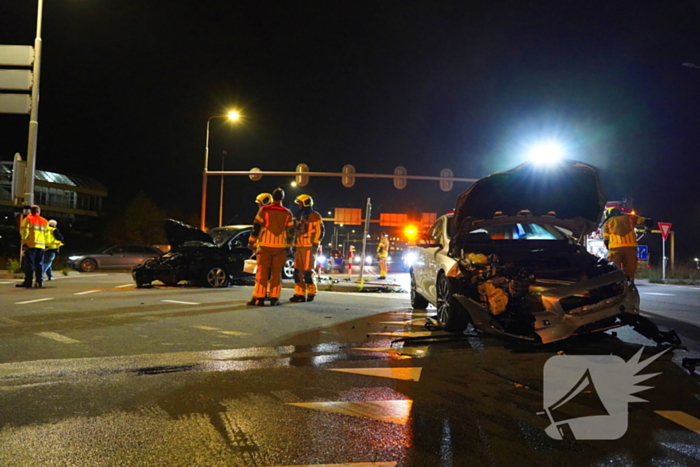 Lesauto betrokken bij frontale aanrijding op kruising