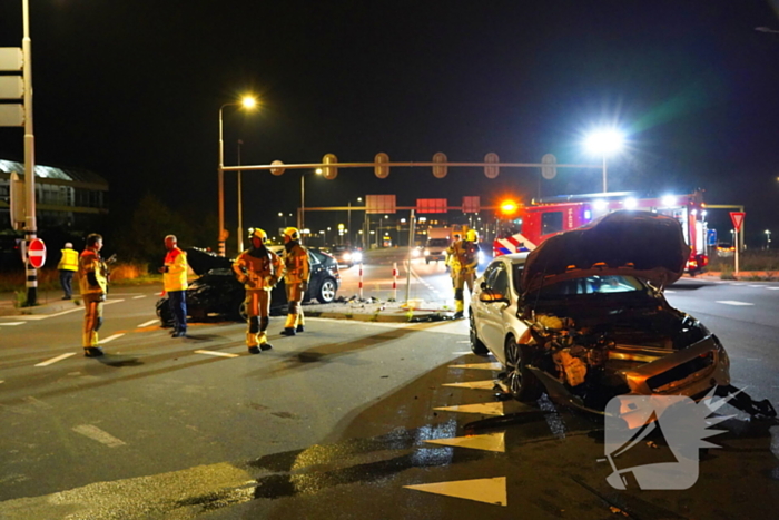 Lesauto betrokken bij frontale aanrijding op kruising