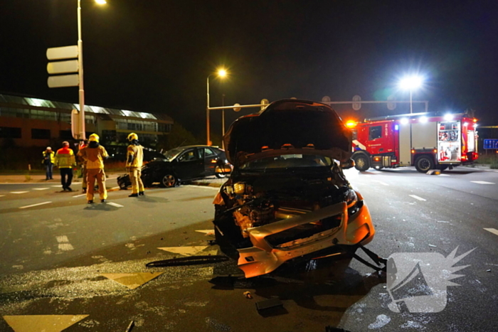 Lesauto betrokken bij frontale aanrijding op kruising