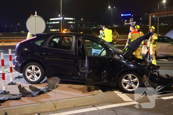 Lesauto betrokken bij frontale aanrijding op kruising