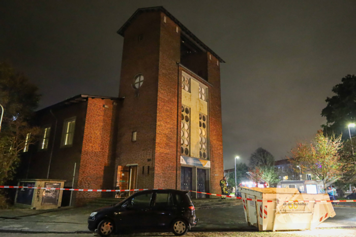 Brand in kerk ontdekt door aanwezigen