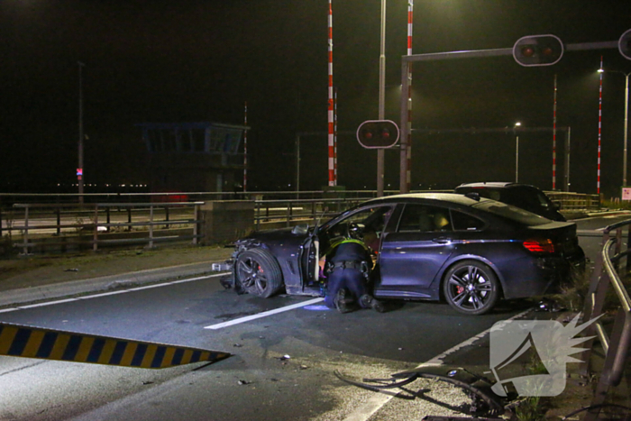 Vuurwapen aangetroffen bij flinke aanrijding