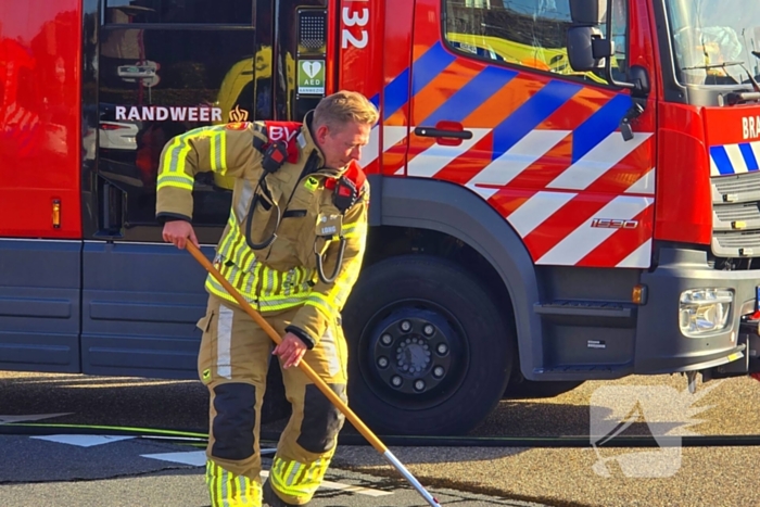 Twee voertuigen botsen op elkaar