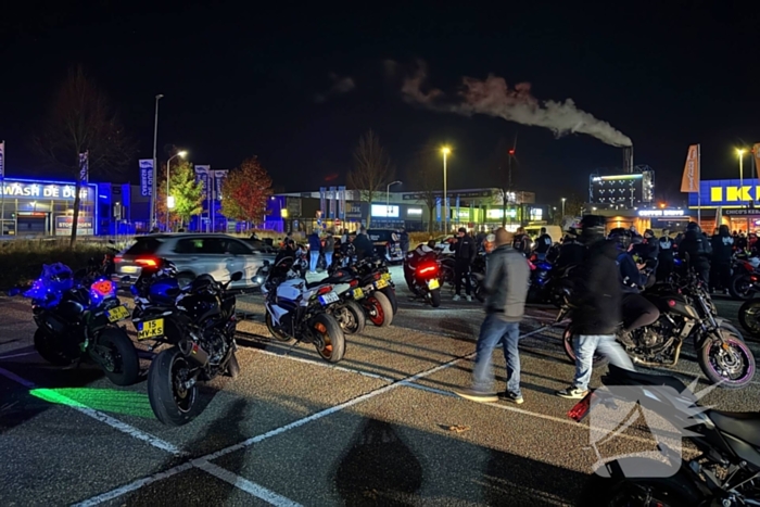 Motor meeting op parkeerplaats groothandel druk bezocht