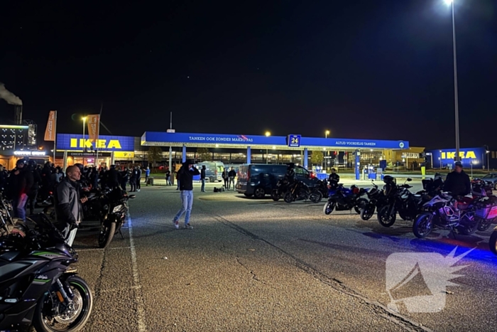 Motor meeting op parkeerplaats groothandel druk bezocht