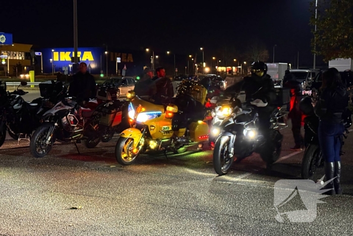 Motor meeting op parkeerplaats groothandel druk bezocht