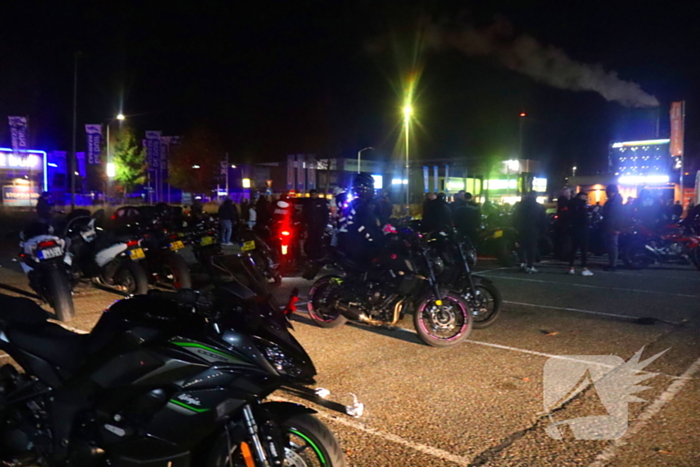 Motor meeting op parkeerplaats groothandel druk bezocht