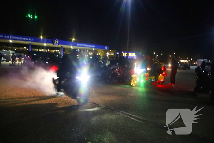 Motor meeting op parkeerplaats groothandel druk bezocht