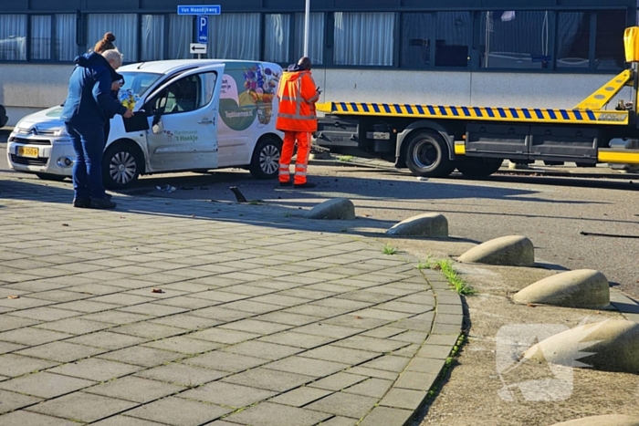 Gewonde bij aanrijding tussen twee voertuigen