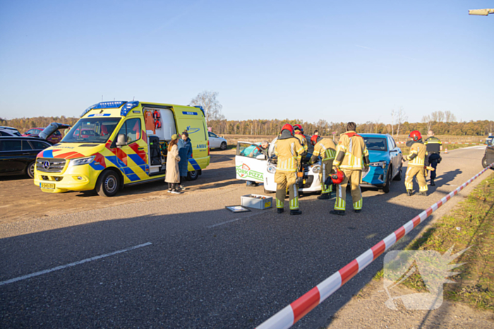 Onderzoek naar oorzaak botsing tussen twee auto's