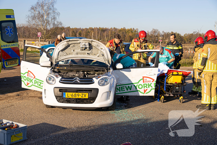 Onderzoek naar oorzaak botsing tussen twee auto's