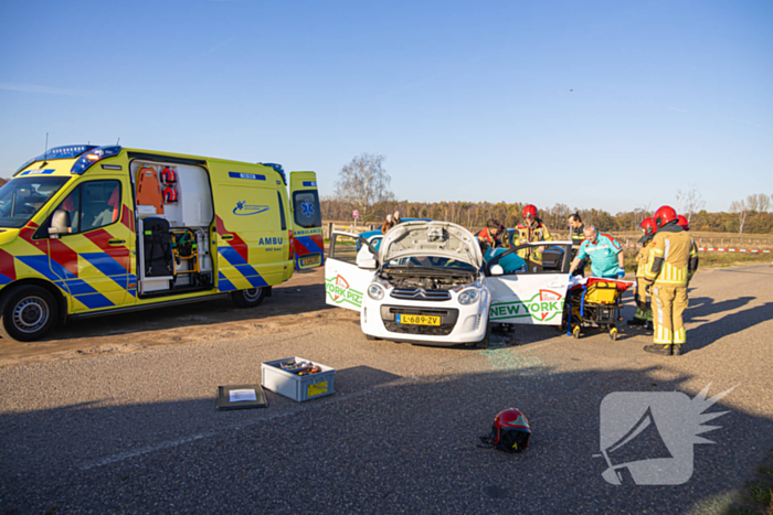 Onderzoek naar oorzaak botsing tussen twee auto's