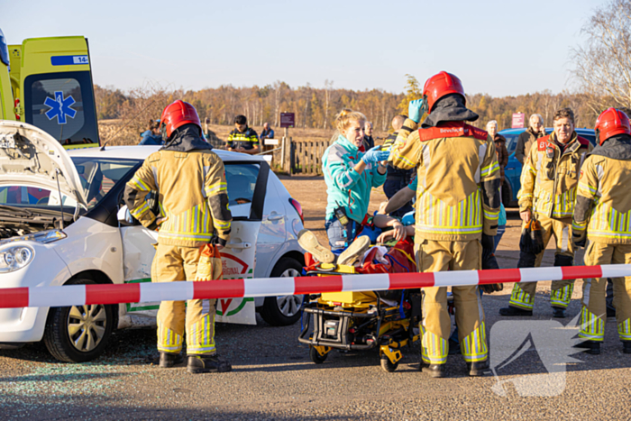 Onderzoek naar oorzaak botsing tussen twee auto's