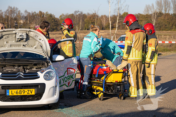 Onderzoek naar oorzaak botsing tussen twee auto's