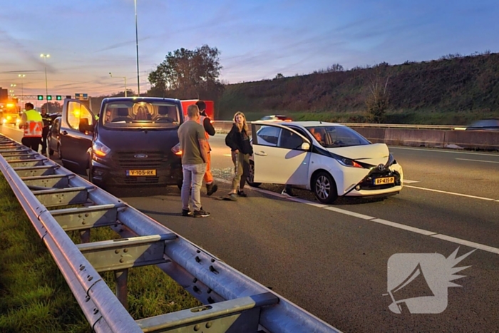 Snelweg deels dicht door verkeersongeval