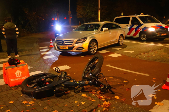 Fatbike bezorger en automobilist met elkaar in botsing