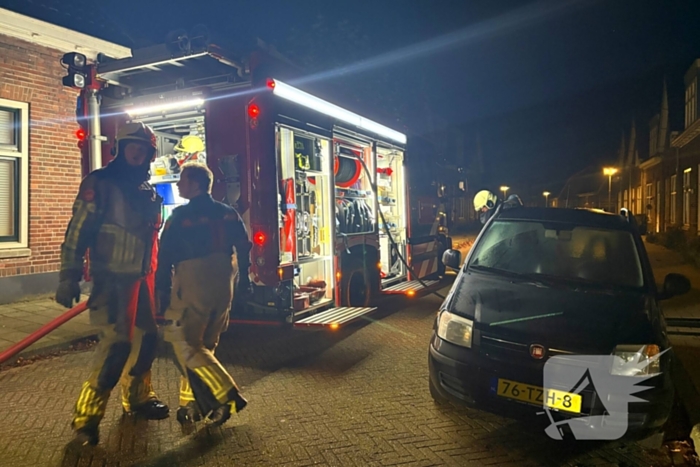 Brand achter woning door kortsluiting