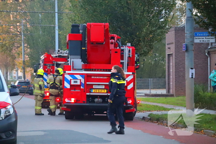 Specialistisch politieteam treft overleden persoon aan bij inval na flatbrand