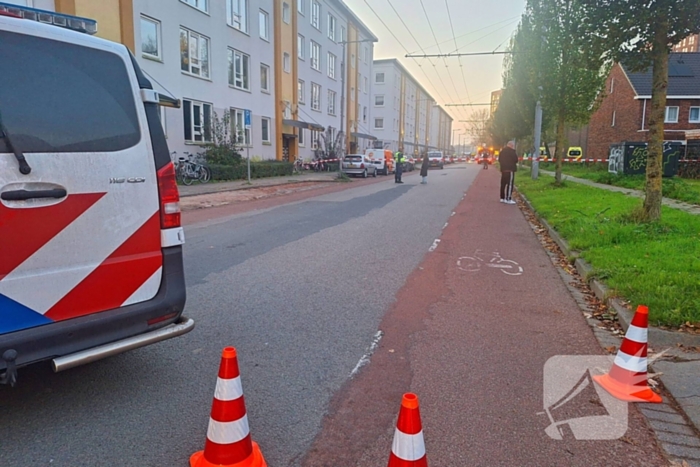 Specialistisch politieteam treft overleden persoon aan bij inval na flatbrand