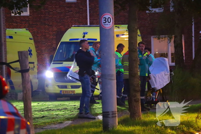 Specialistisch politieteam treft overleden persoon aan bij inval na flatbrand