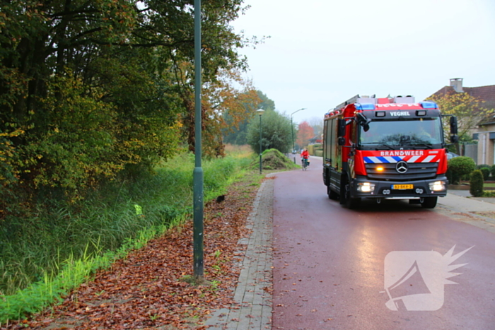 Scootmobiel raakt van de weg belandt in sloot