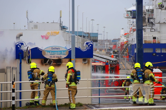 Restaurant verwoest door brand in haven