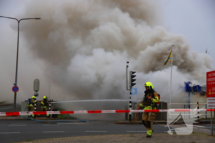 Restaurant verwoest door brand in haven