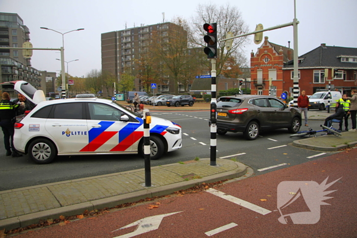 Scholier geschept door automobilist bij verkeerslicht