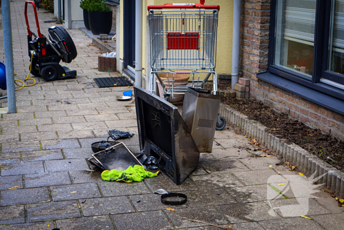 Brandweer sloopt keuken na brand in afzuigkap