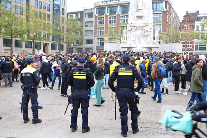 Honderden Maccabi-fans op de Dam, zeker twee aanhoudingen