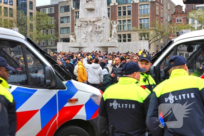 Honderden Maccabi-fans op de Dam, zeker twee aanhoudingen