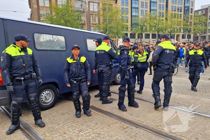 Honderden Maccabi-fans op de Dam, zeker twee aanhoudingen