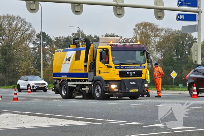 Vrachtwagen verliest lading betonmortel